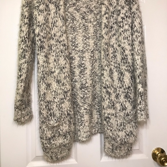 Fuzzy cardigan - Picture 3 of 4